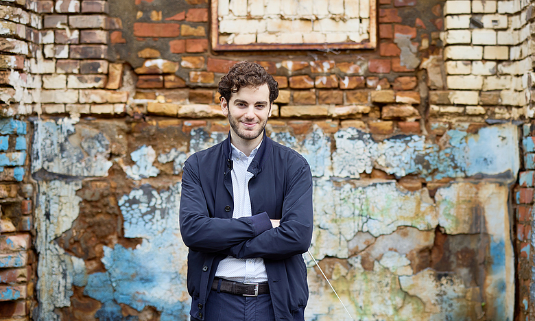 © Oliver Borchert Emmanuel Tjeknavorian
