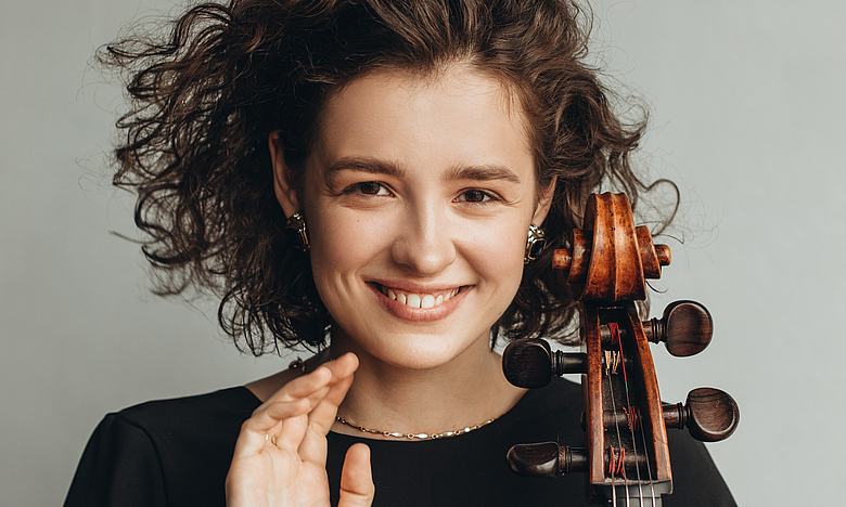 © Julia Altukhova Anastasia Kobekina