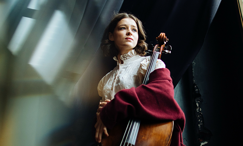 © Xenia Zasetskaya Anastasia Kobekina