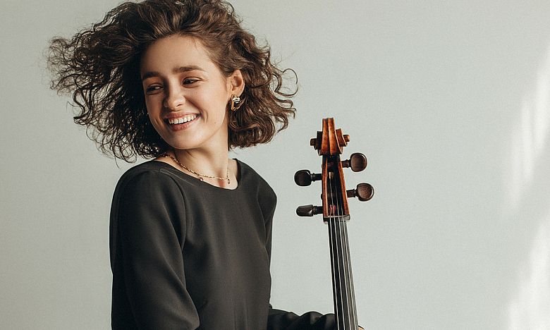 © Julia Altukhova Anastasia Kobekina