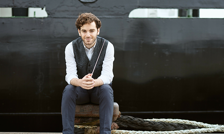 © Oliver Borchert Emmanuel Tjeknavorian