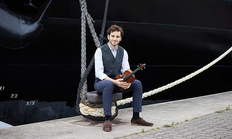 © Oliver Borchert Preisträger in Residence 2022 — Emmanuel Tjeknavorian